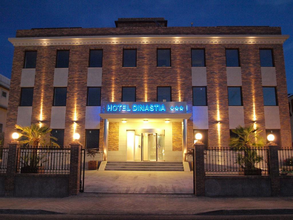 Dinastia Hotell Getafe Exteriör bild