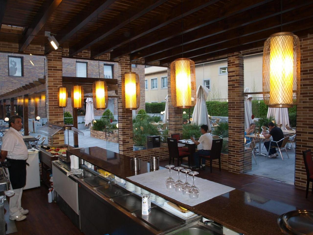 Dinastia Hotell Getafe Exteriör bild