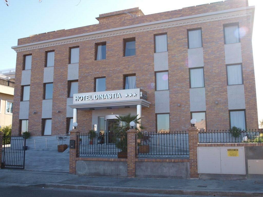 Dinastia Hotell Getafe Exteriör bild